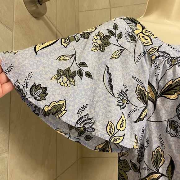 EUC Ann Taylor Factory lightweight flowered short sleeved top, size Small - Picture 5 of 8